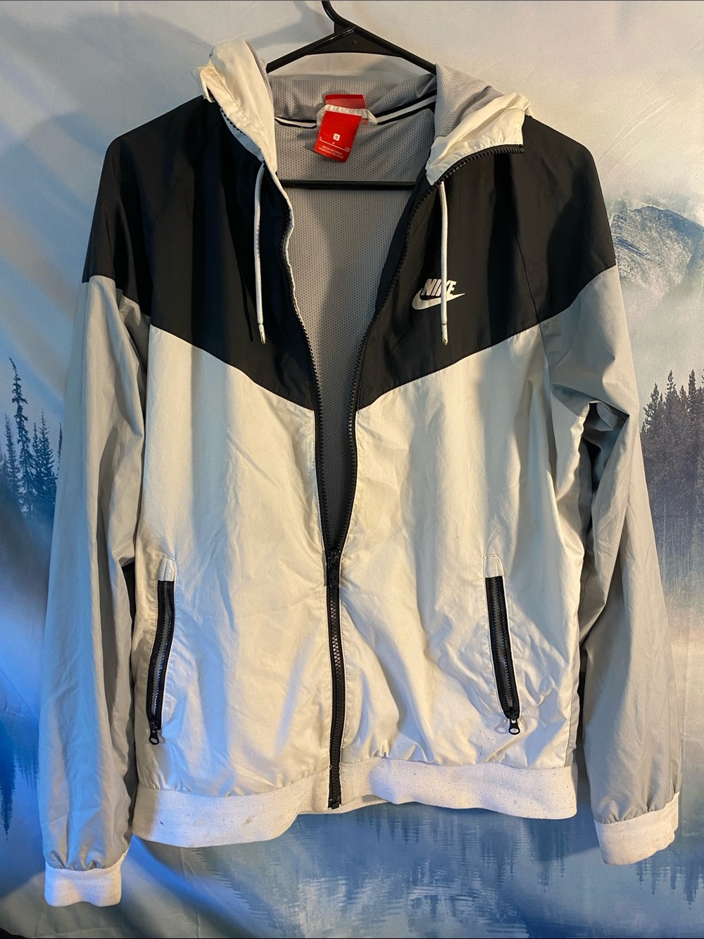 Nike Men’s Black and Light Gray Colorblock Windbreaker Jacket